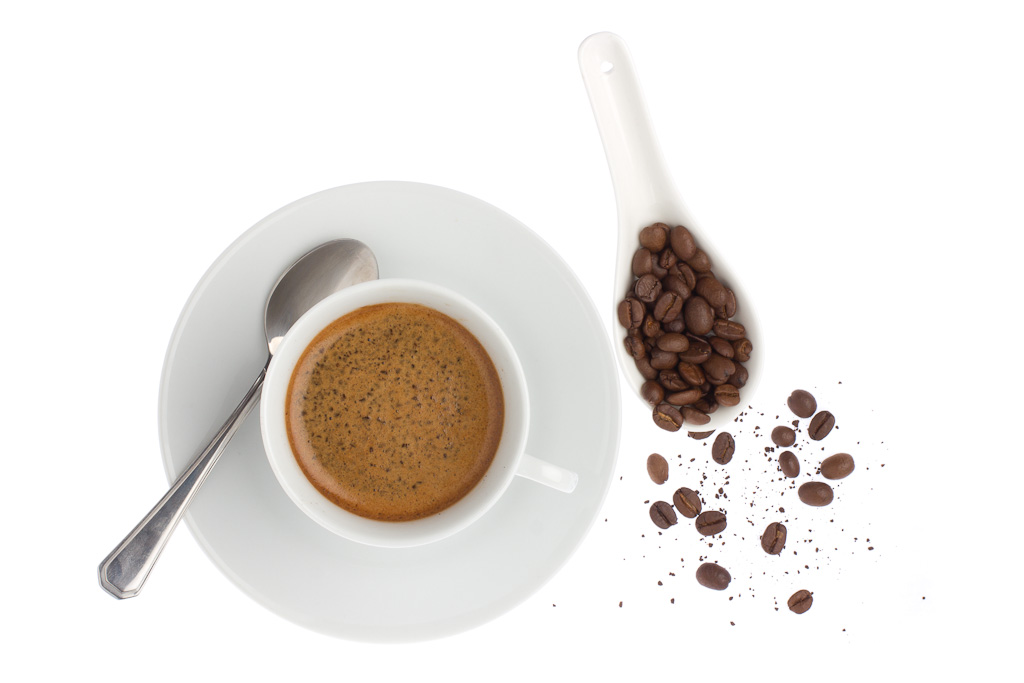 Tasse und Kaffeebohnen
